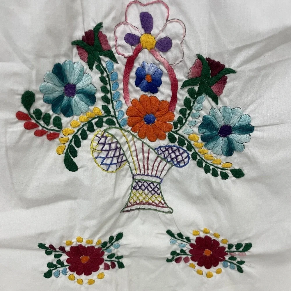 Vtg Girls Mexican Dress Embroidered Floral‎ Pleated Round Neck Short Sleeve Boho